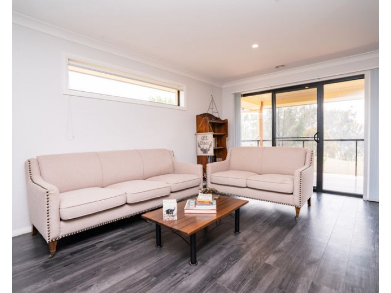 41 John Potts Dr, Junee NSW 2663