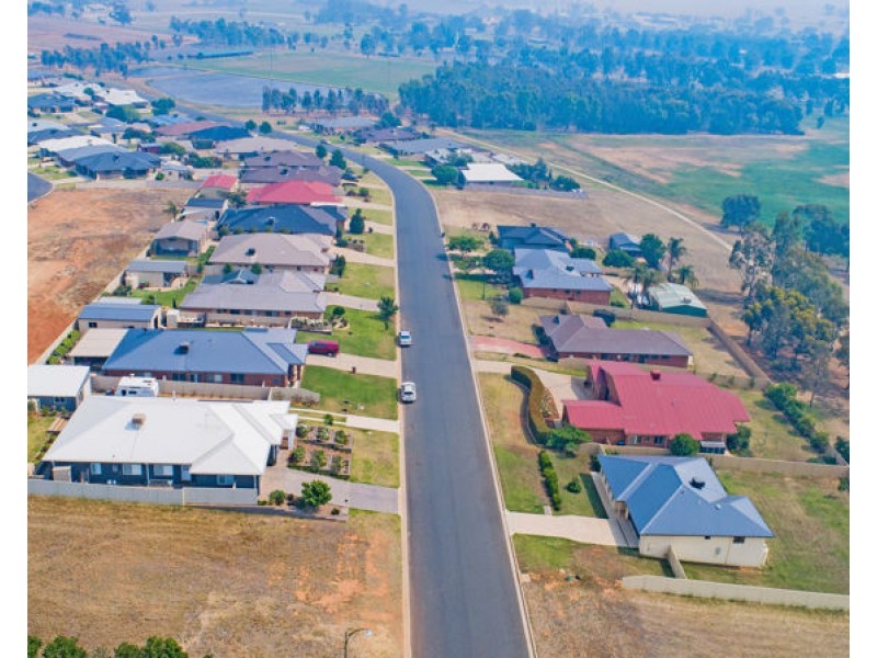 41 John Potts Dr, Junee NSW 2663