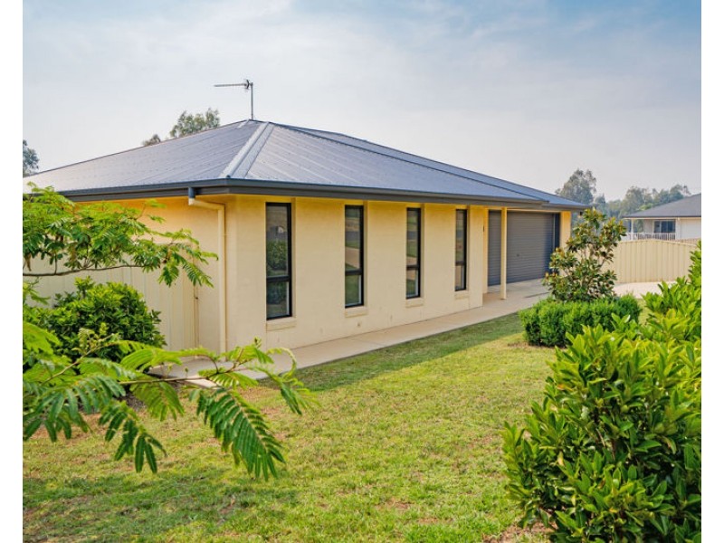 41 John Potts Dr, Junee NSW 2663