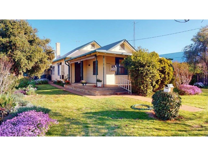 33 Stinson Street, Coolamon NSW 2701