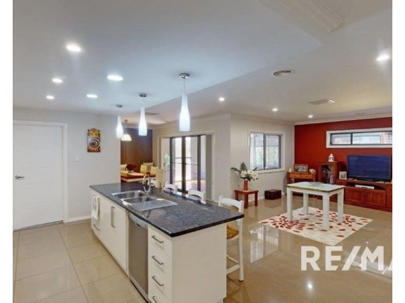 43 Loughan Rd, Junee NSW 2663