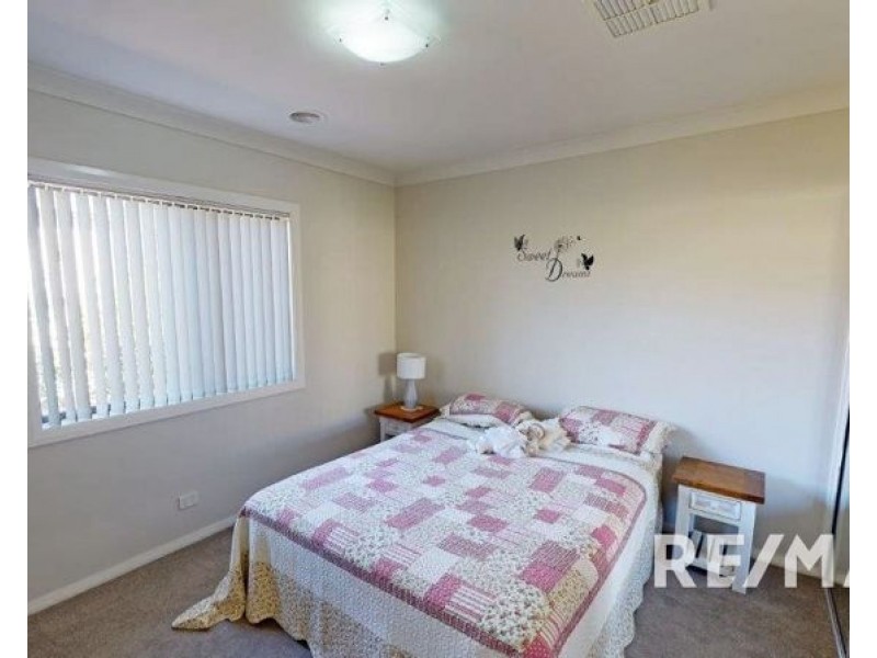 43 Loughan Rd, Junee NSW 2663