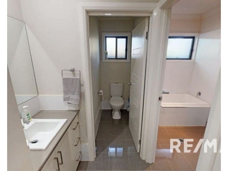 43 Loughan Rd, Junee NSW 2663