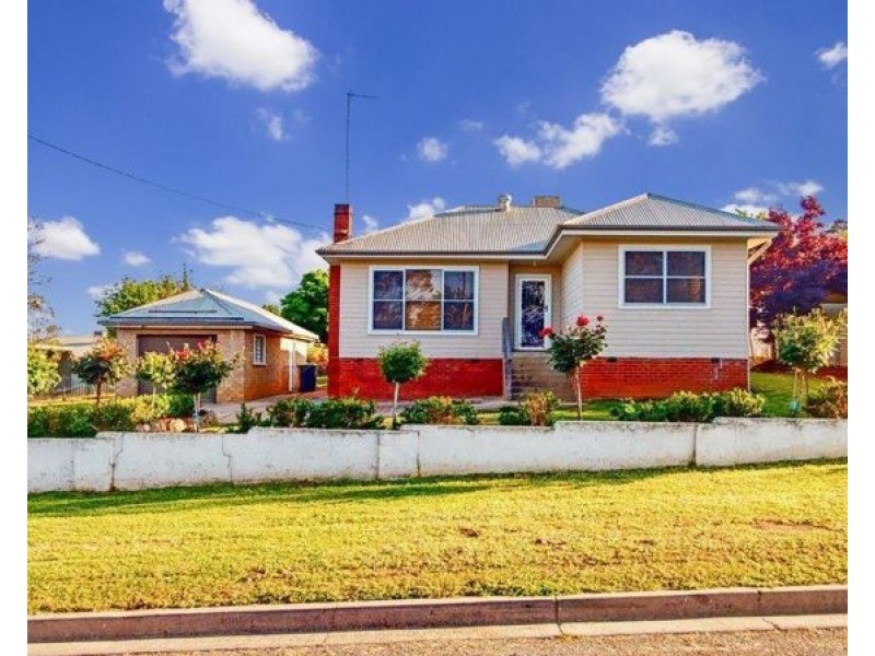 10 Lillian St, Junee NSW 2663