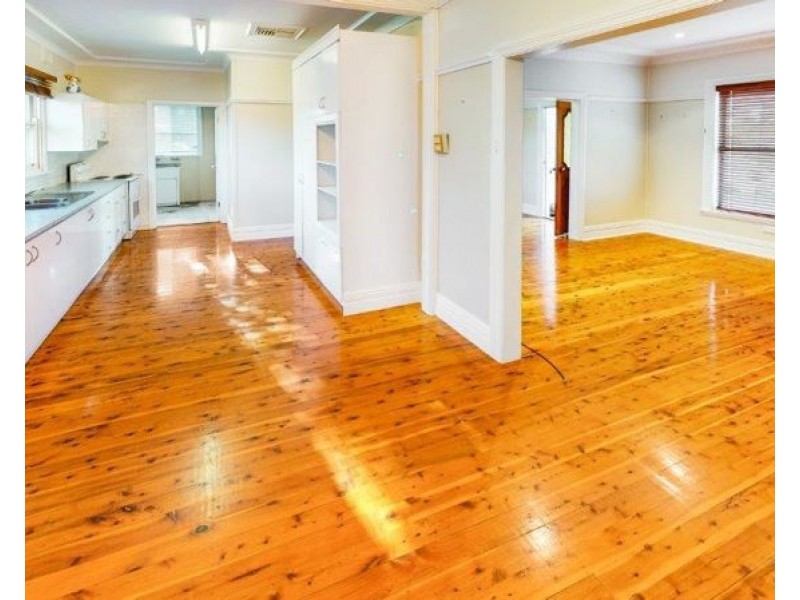 10 Lillian St, Junee NSW 2663