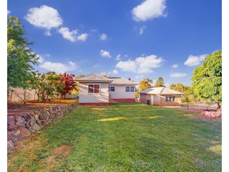 10 Lillian St, Junee NSW 2663