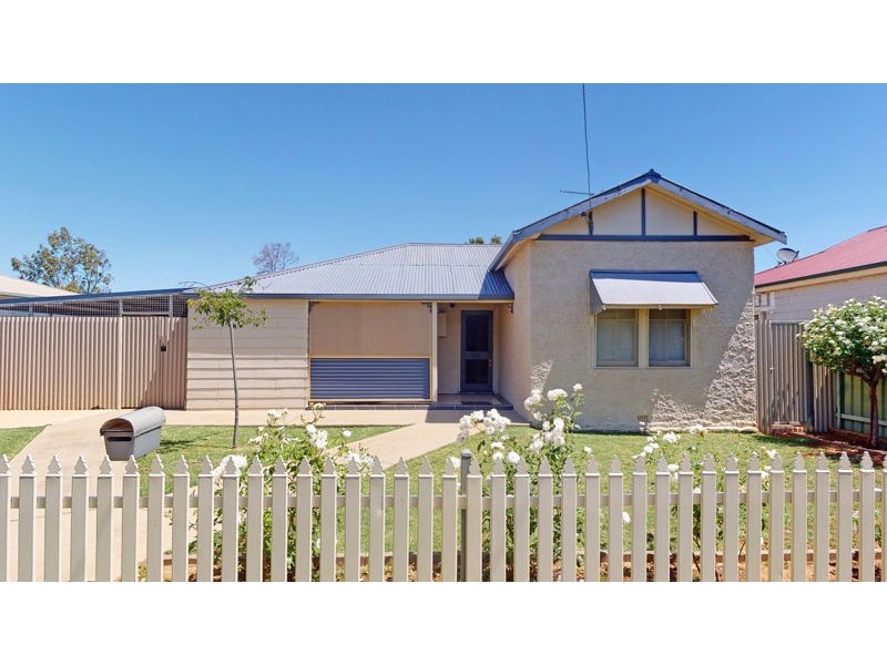 60 Regent Street, Junee NSW 2663