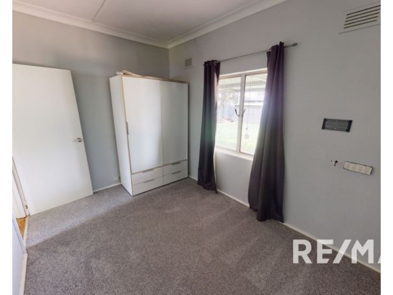 56 Regent St, Junee NSW 2663
