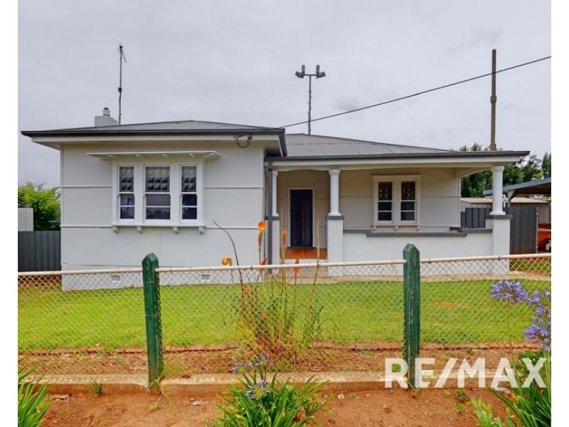 18 Denison Street, Junee NSW 2663