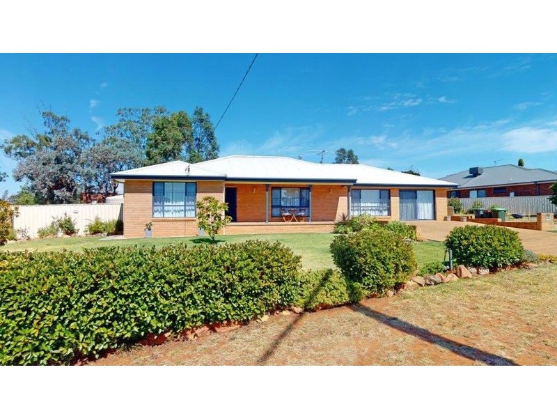 74 Lewis Street, Coolamon NSW 2701