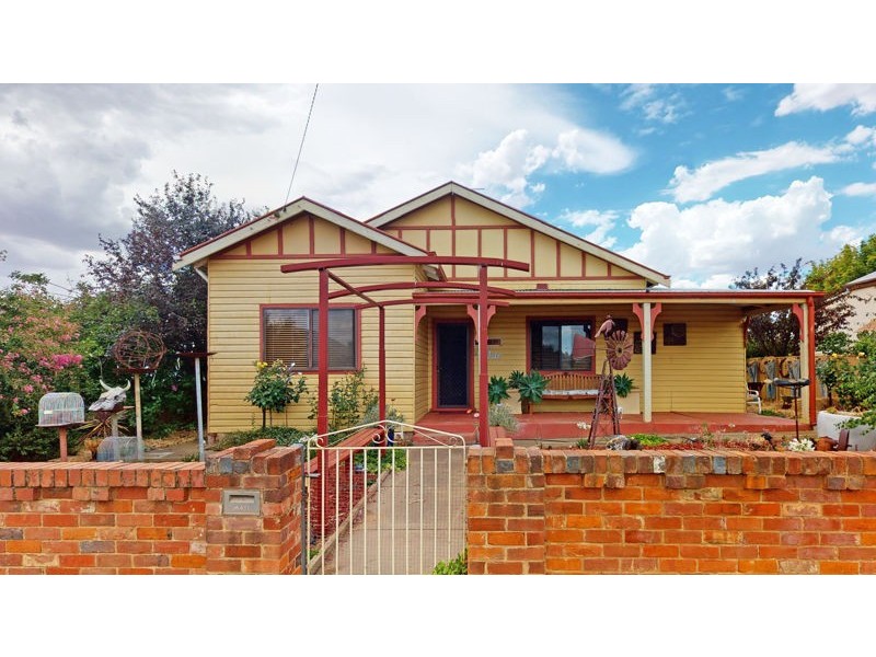 12 Florence Street, Junee NSW 2663