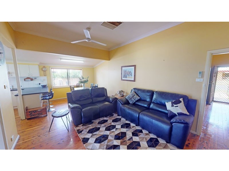12 Florence Street, Junee NSW 2663