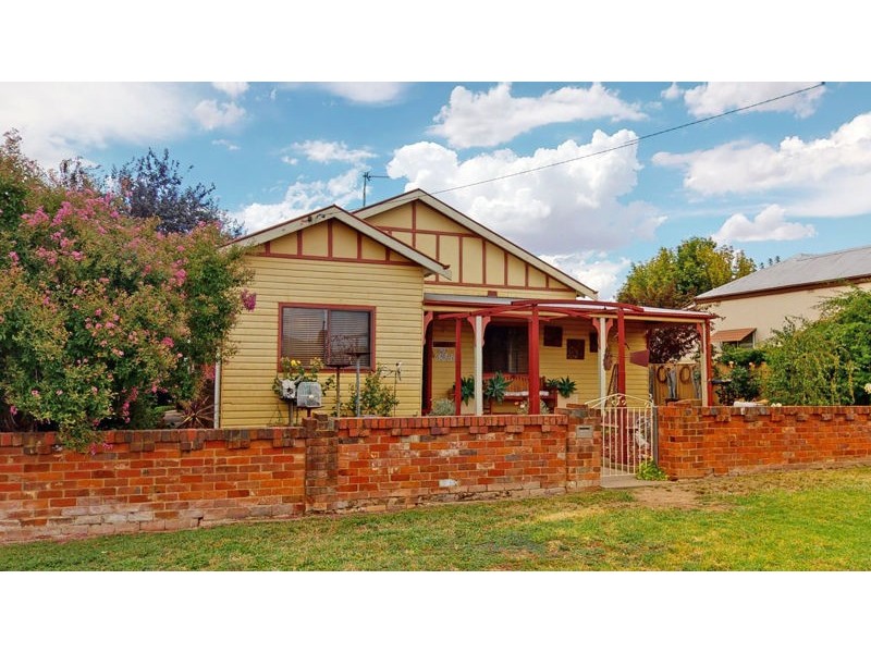 12 Florence Street, Junee NSW 2663