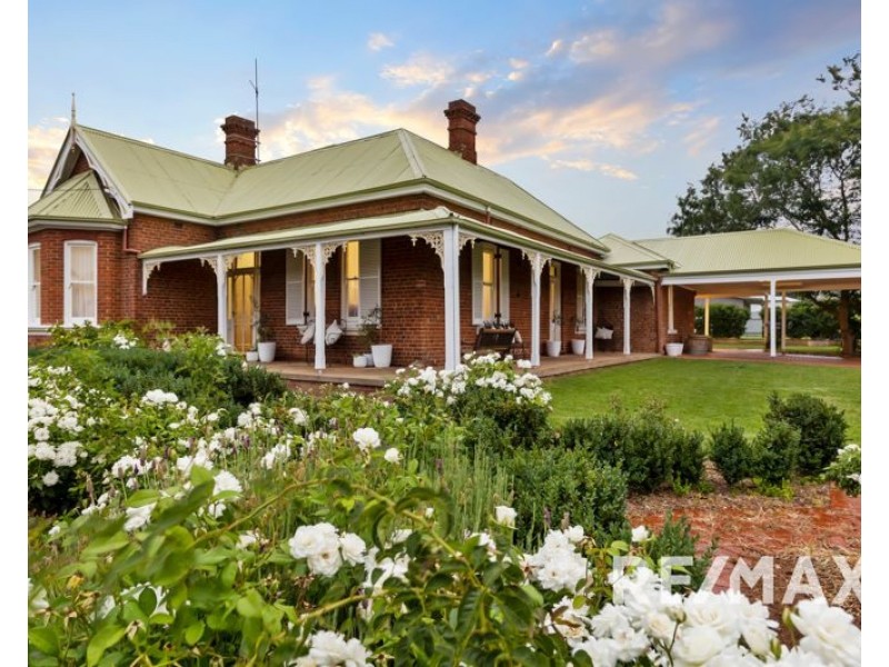 45 Railway Parade, Junee NSW 2663