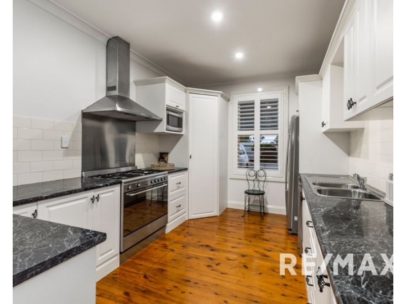 45 Railway Parade, Junee NSW 2663