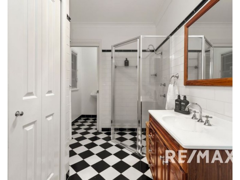 45 Railway Parade, Junee NSW 2663