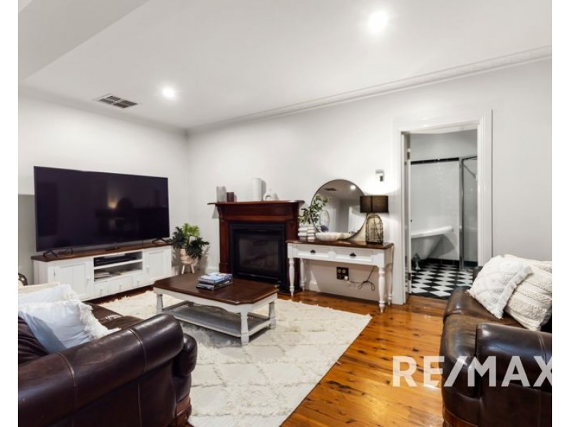 45 Railway Parade, Junee NSW 2663