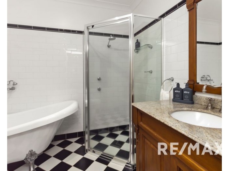 45 Railway Parade, Junee NSW 2663