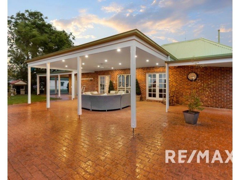 45 Railway Parade, Junee NSW 2663