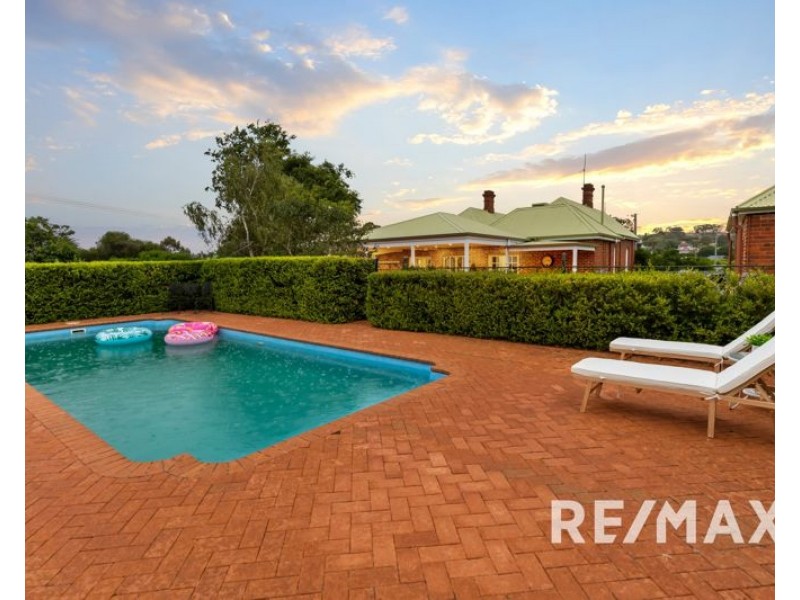 45 Railway Parade, Junee NSW 2663