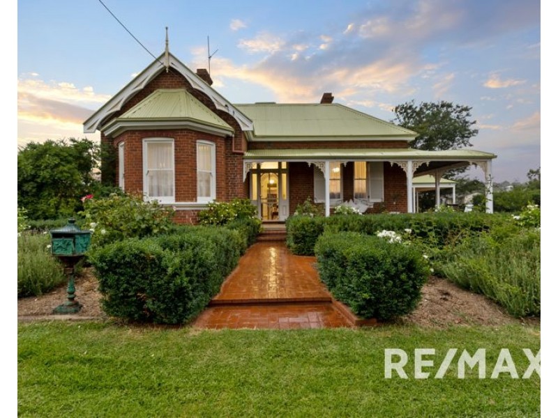 45 Railway Parade, Junee NSW 2663