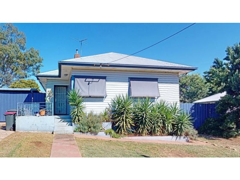 11 Harold Street, Junee NSW 2663