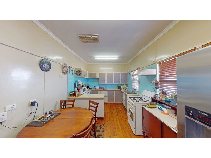 11 Harold Street, Junee NSW 2663