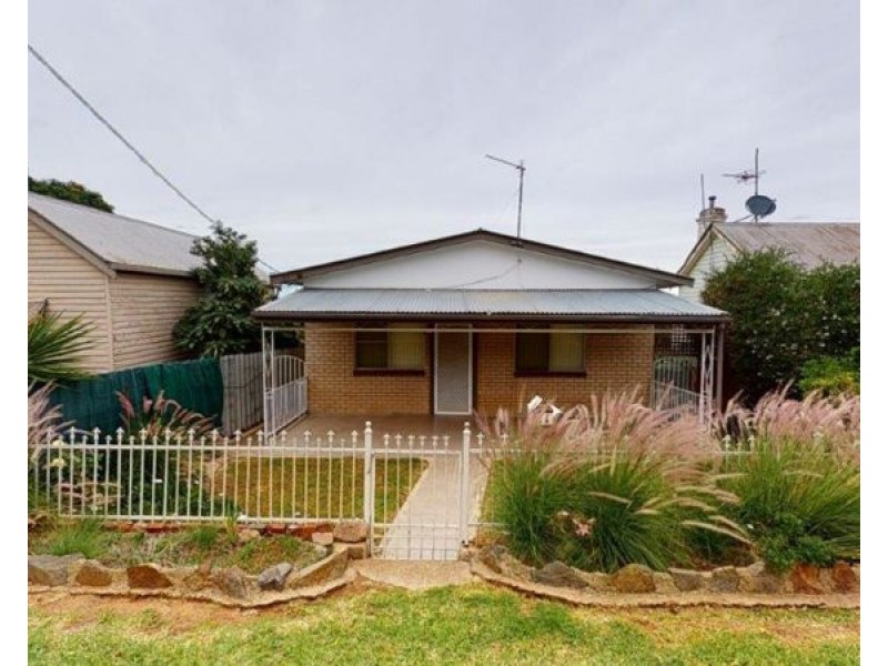 34 Marquis St, Junee NSW 2663