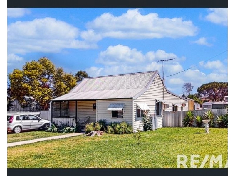 12 Lord Street, Junee NSW 2663