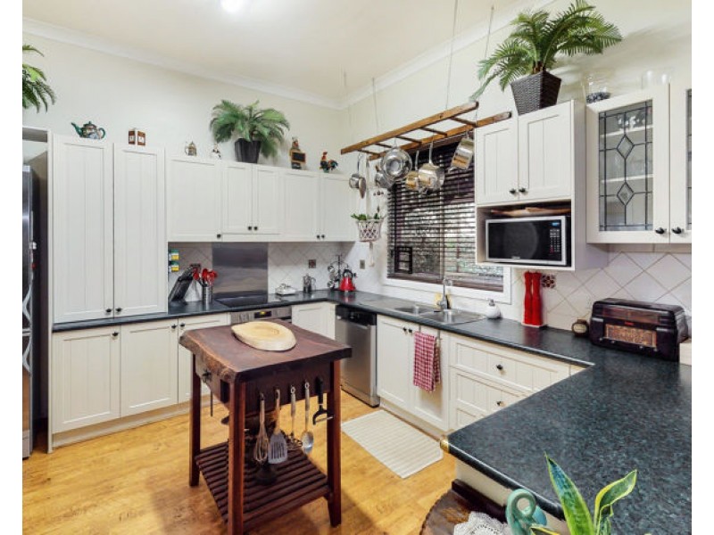 27 Dalley Street, Junee NSW 2663