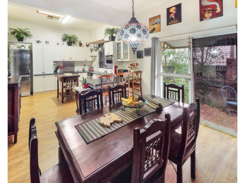 27 Dalley Street, Junee NSW 2663