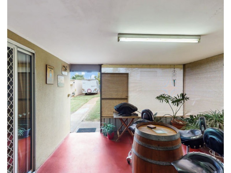 27 Dalley Street, Junee NSW 2663