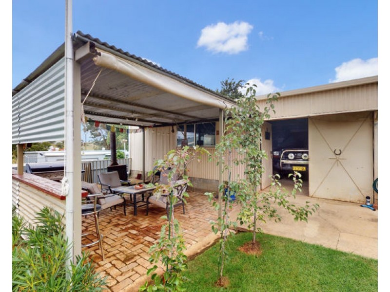 27 Dalley Street, Junee NSW 2663