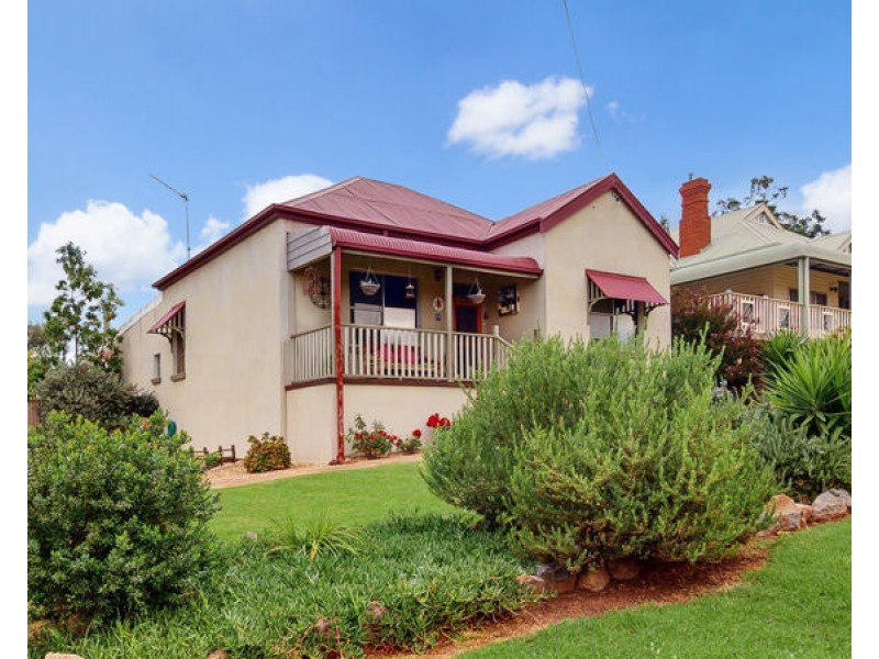 27 Dalley Street, Junee NSW 2663