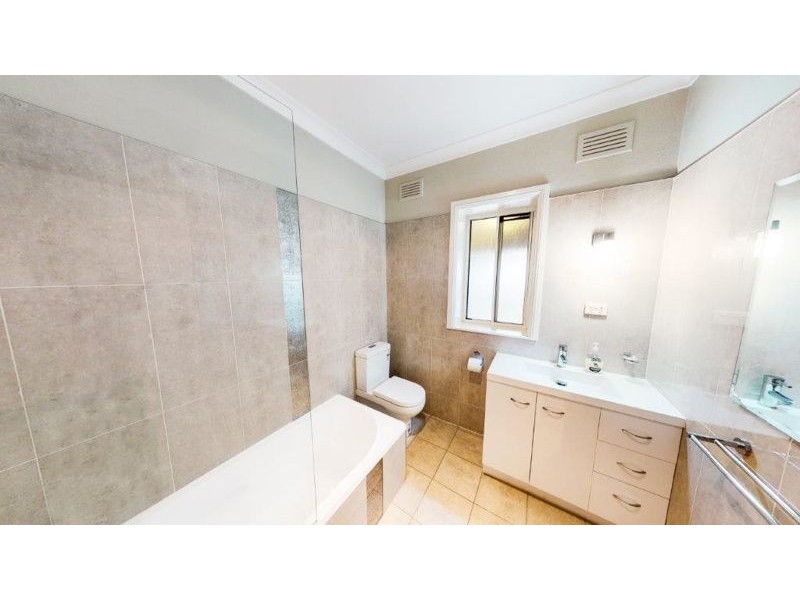 11 Commins St, Junee NSW 2663