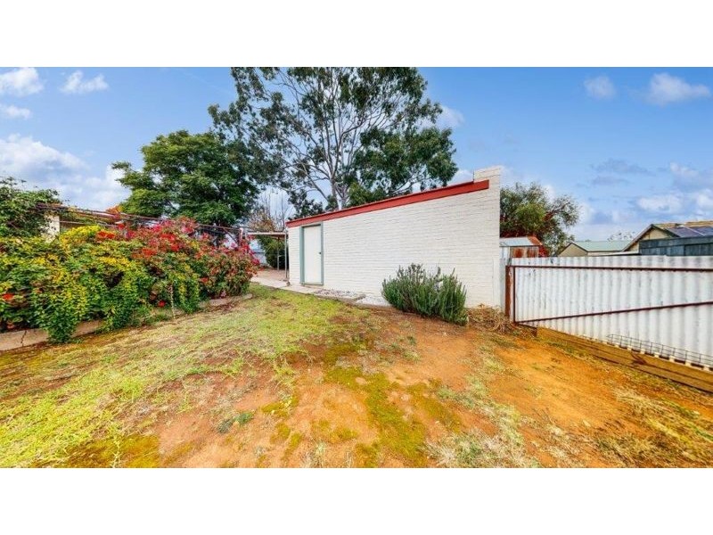 11 Commins St, Junee NSW 2663