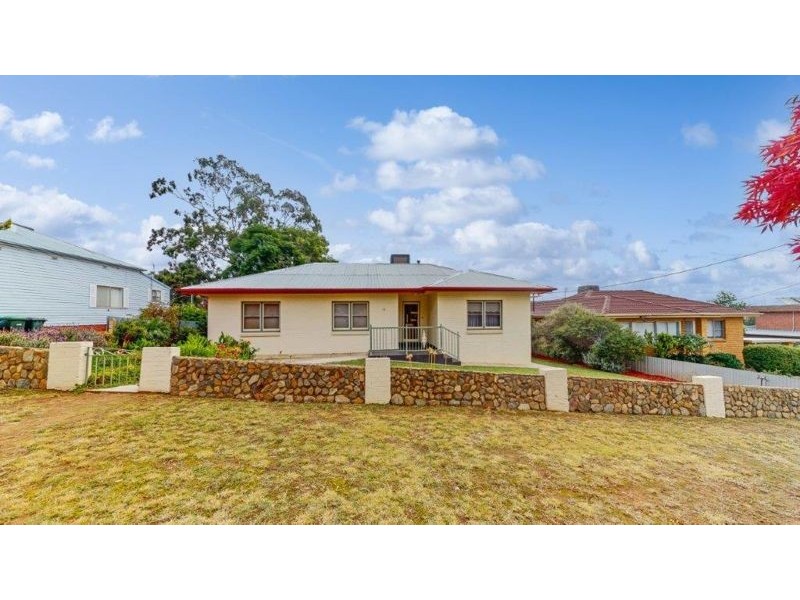 11 Commins St, Junee NSW 2663