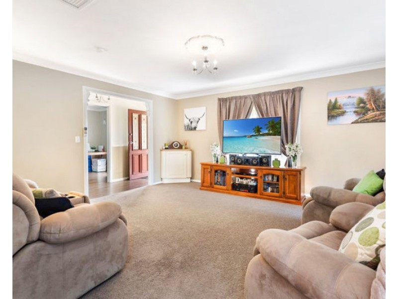 6 De Salis Dr, Junee NSW 2663