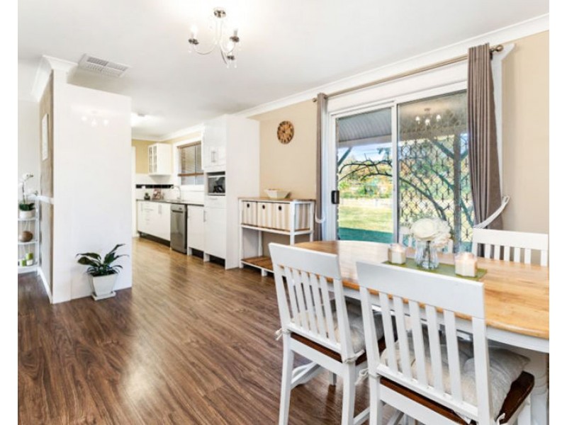 6 De Salis Dr, Junee NSW 2663