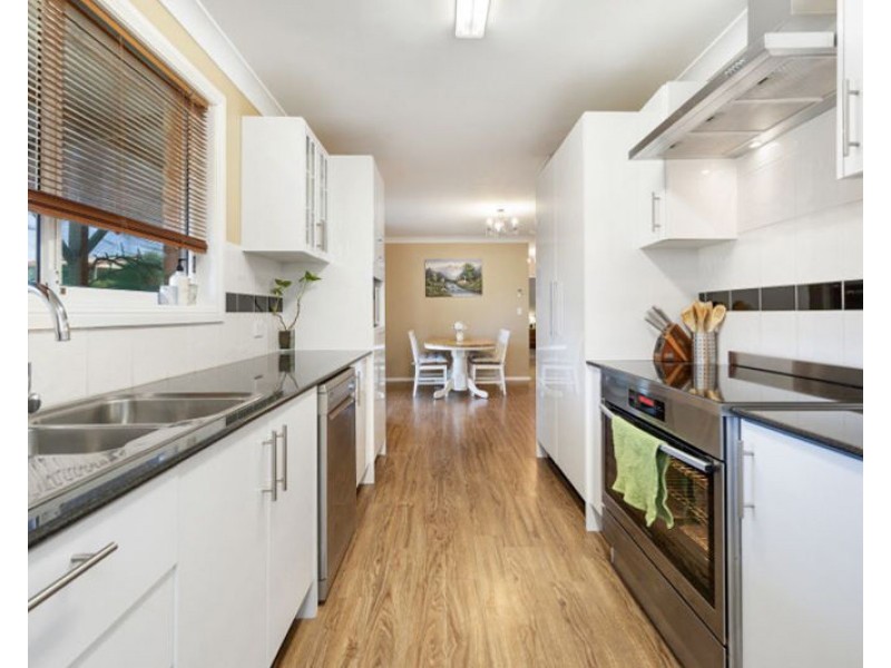 6 De Salis Dr, Junee NSW 2663