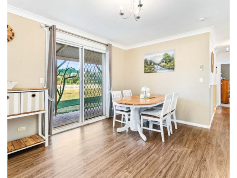 6 De Salis Dr, Junee NSW 2663