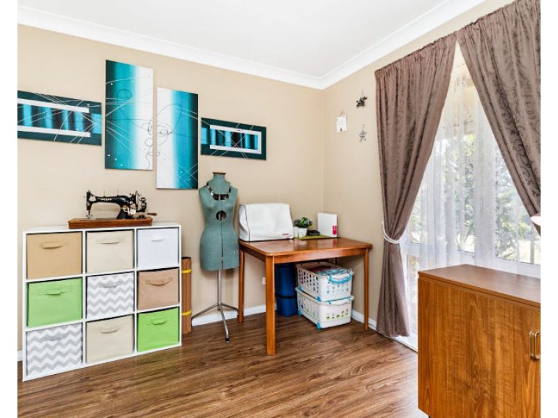 6 De Salis Dr, Junee NSW 2663