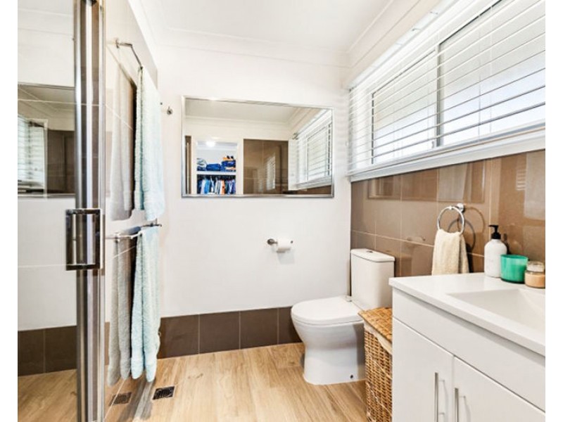 6 De Salis Dr, Junee NSW 2663