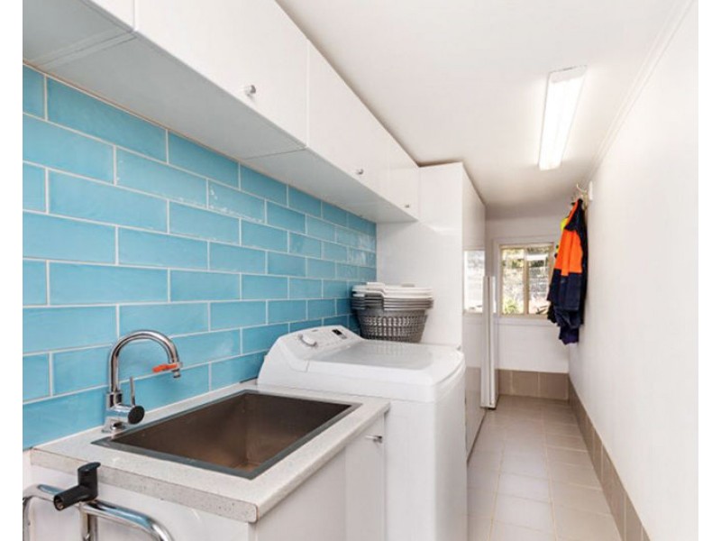 6 De Salis Dr, Junee NSW 2663