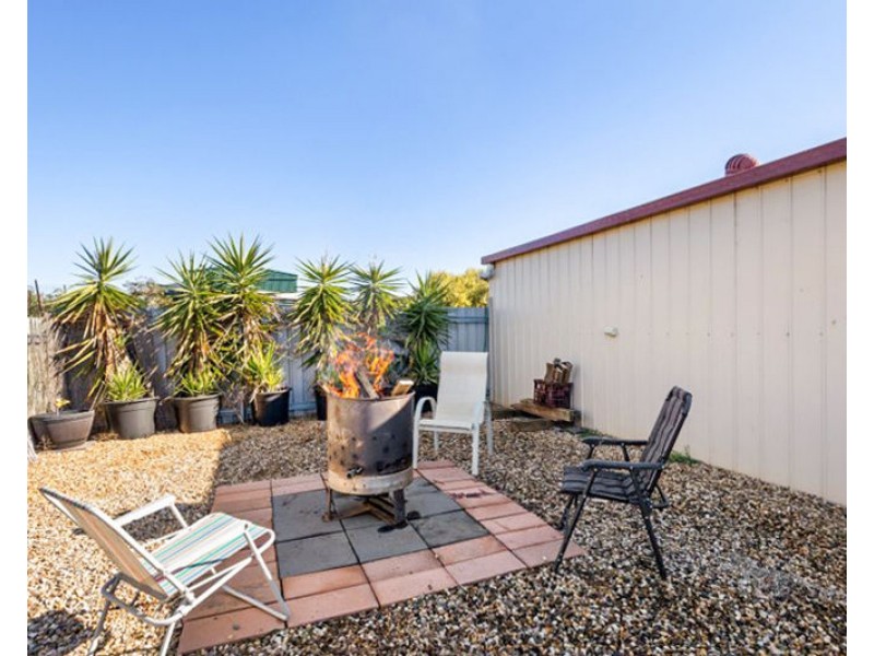 6 De Salis Dr, Junee NSW 2663
