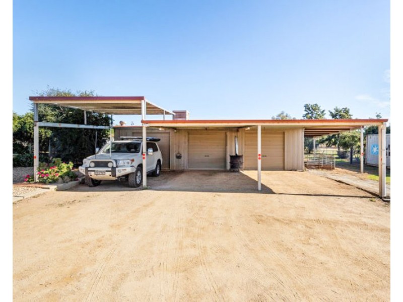 6 De Salis Dr, Junee NSW 2663