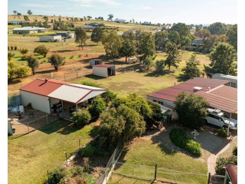 6 De Salis Dr, Junee NSW 2663
