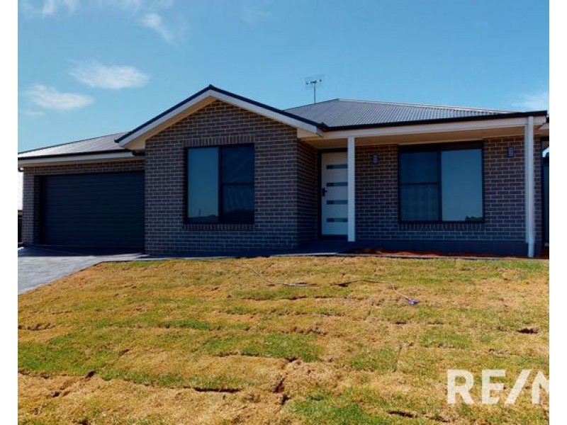 7 Cuttle Court Rd, Junee NSW 2663
