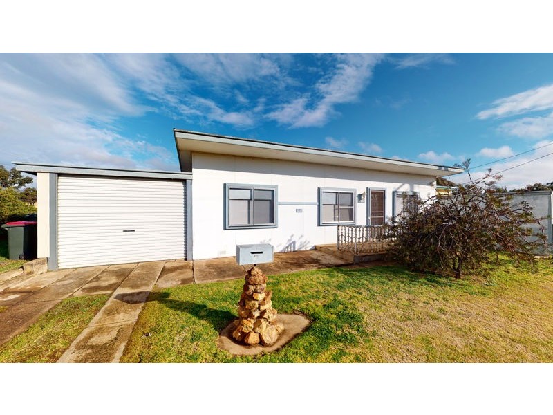 7 George Street, Junee NSW 2663