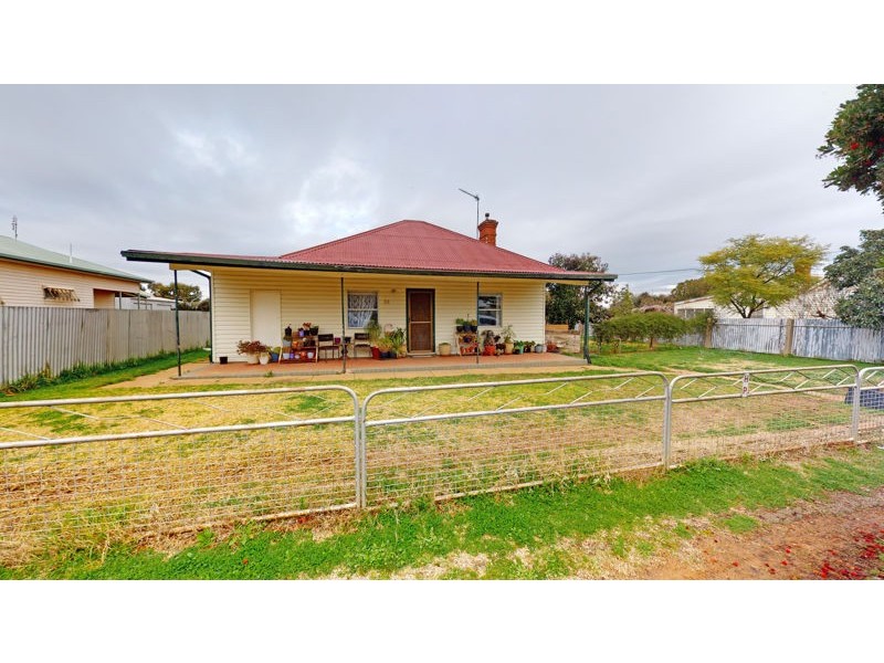 26 Regent St, Junee NSW 2663